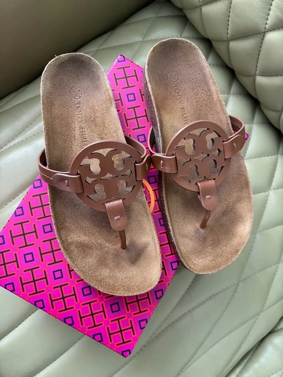 Tory Burch Brown Leather Logo Thong Sandals Size 7 - gently worn a few times. - Picture 2 of 5